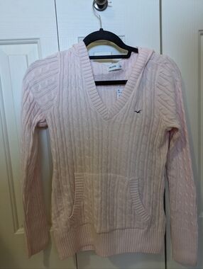 Hollister Pink Cable Knit V-Neck Sweater with Kangaroo Pocket NWT
